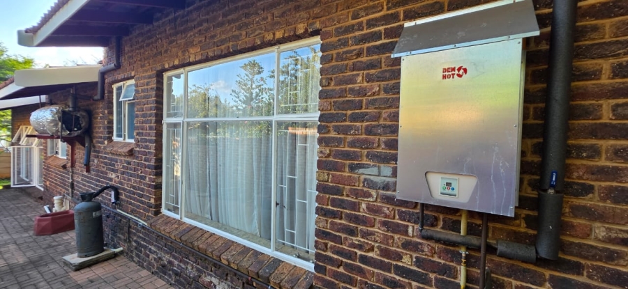 5 Bedroom Property for Sale in Wilkoppies North West